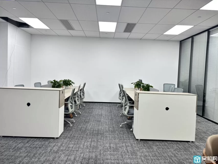 三江口 江厦桥地铁C出口新世界·宁云中心面积150.58平租金：2.5元/平/天（含家具）