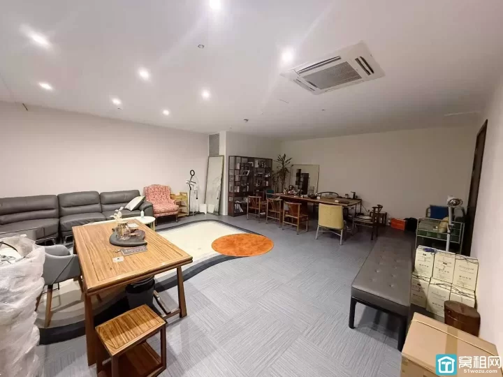 鄞州区璀璨万境对面和荣大厦1160方出租，单价1.73元