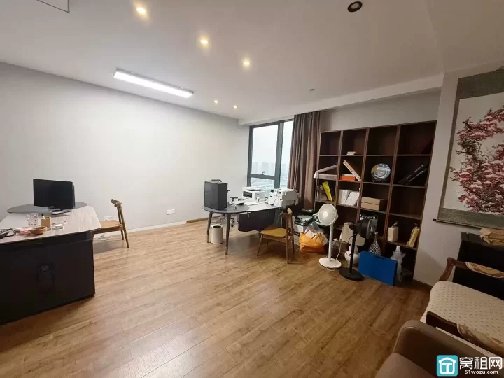 鄞州区璀璨万境对面和荣大厦1160方出租，单价1.73元