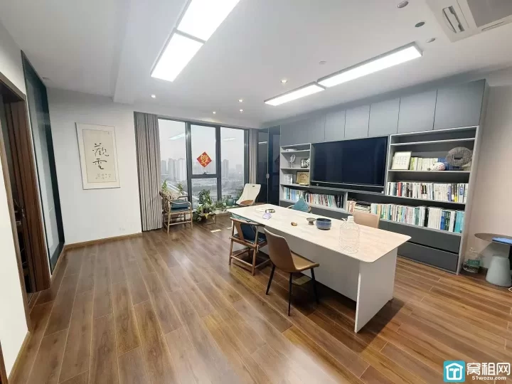 鄞州区璀璨万境对面和荣大厦1160方出租，单价1.73元