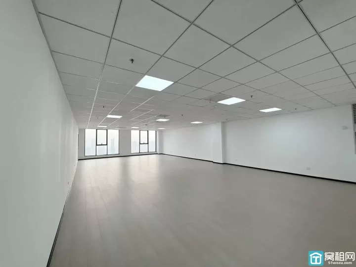 宁波鄞州区潘火中学对面和荣大厦111方办公室出租，年租金60200元，单价1.48