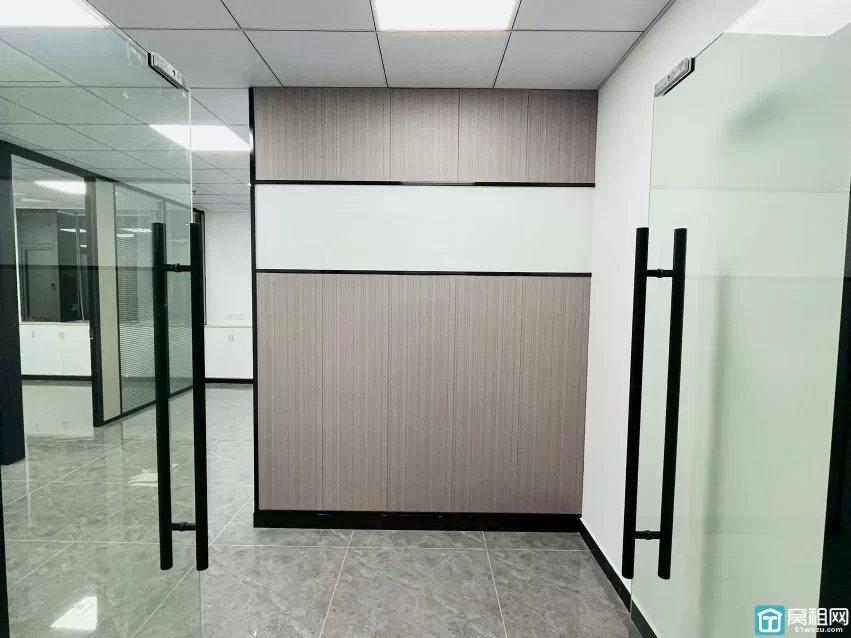 宁波世纪东方广场附近恒富大厦88平 2隔间 独立空调 可配家具 4680每月