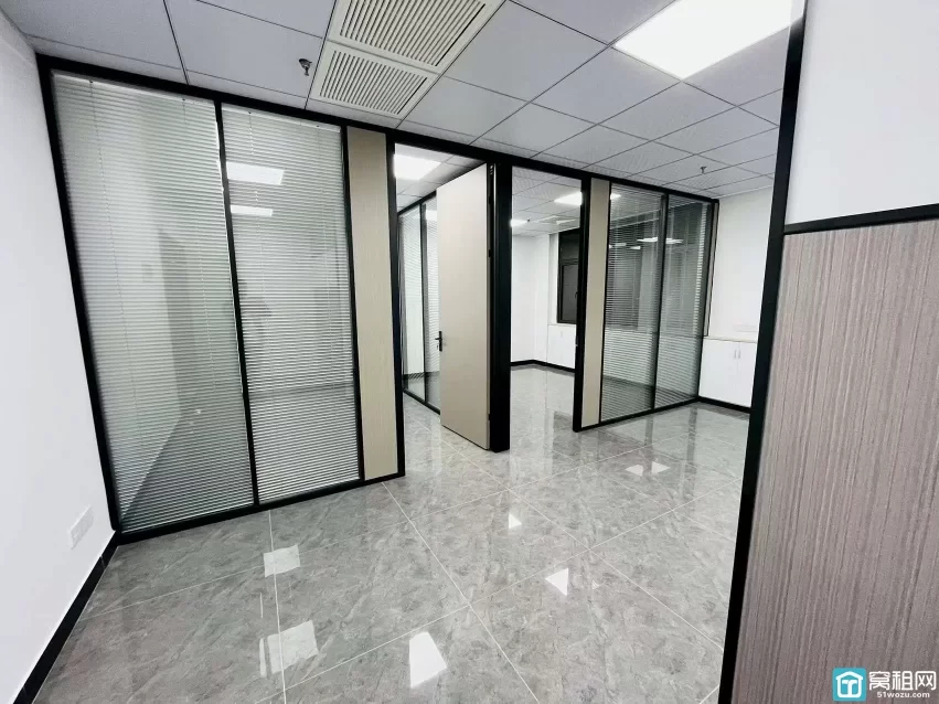 宁波世纪东方广场附近恒富大厦88平 2隔间 独立空调 可配家具 4680每月