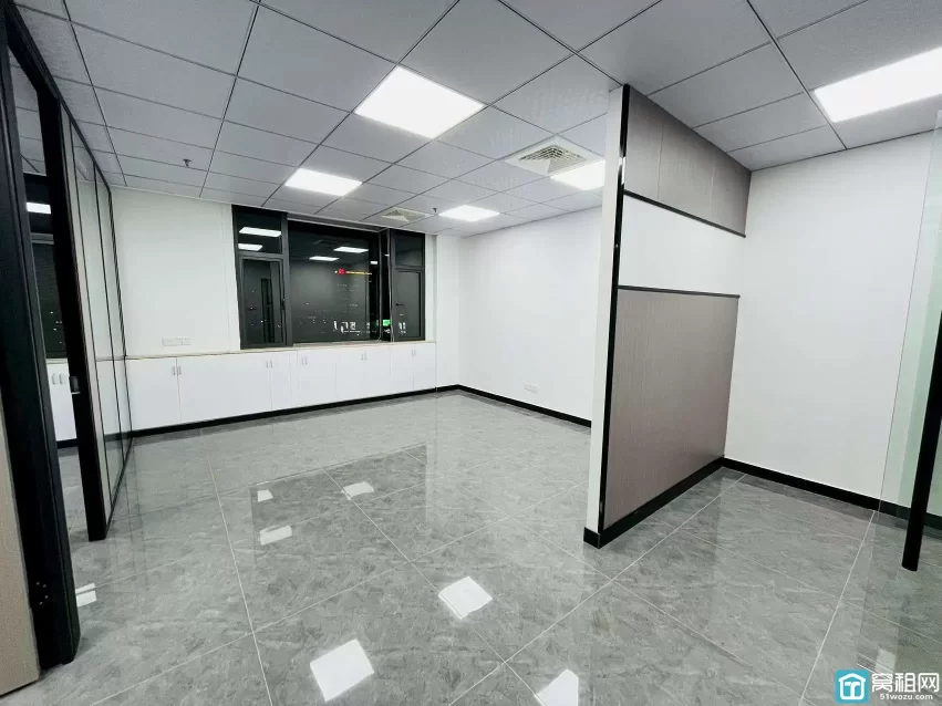 宁波世纪东方广场附近恒富大厦88平 2隔间 独立空调 可配家具 4680每月