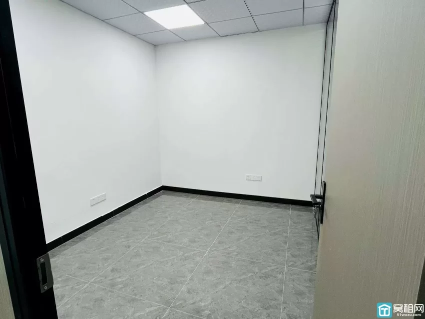 宁波世纪东方广场附近恒富大厦88平 2隔间 独立空调 可配家具 4680每月