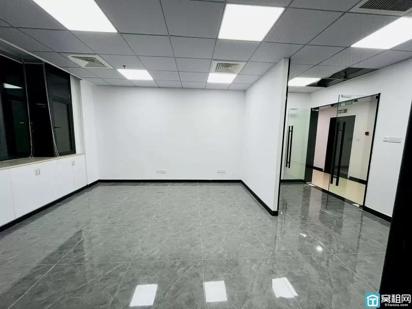 宁波世纪东方广场附近恒富大厦88平 2隔间 独立空调 可配家具 4680每月