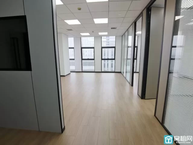 宁波东部新城中银大厦附近城投大厦110平米办公室招租