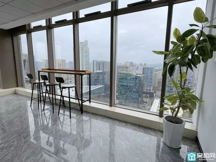 宁波商会大厦215平3隔间，高楼层落地大窗，视野开阔，空间亮堂