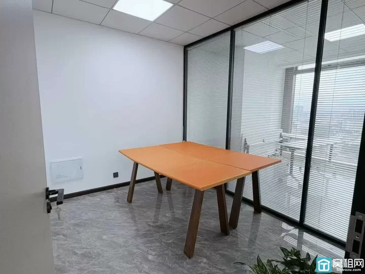 宁波商会大厦215平3隔间，高楼层落地大窗，视野开阔，空间亮堂