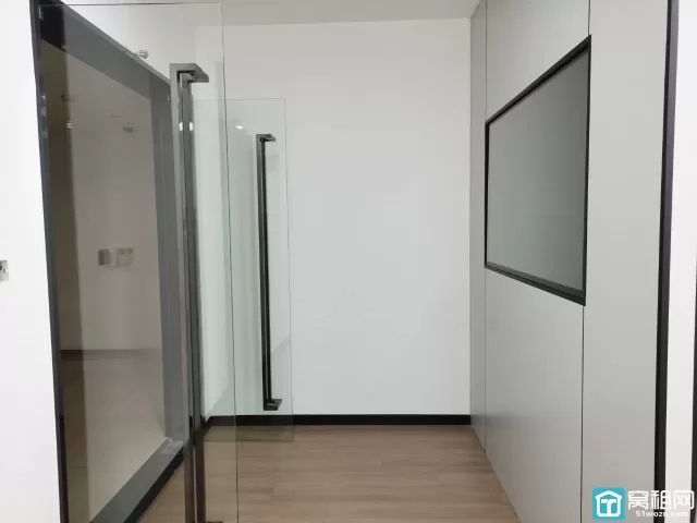 宁波东部新城中银大厦附近城投大厦110平米办公室招租