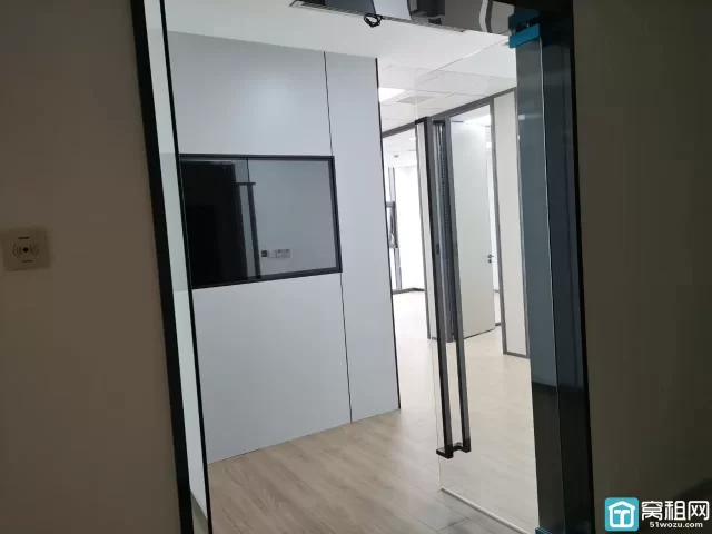 宁波东部新城中银大厦附近城投大厦110平米办公室招租