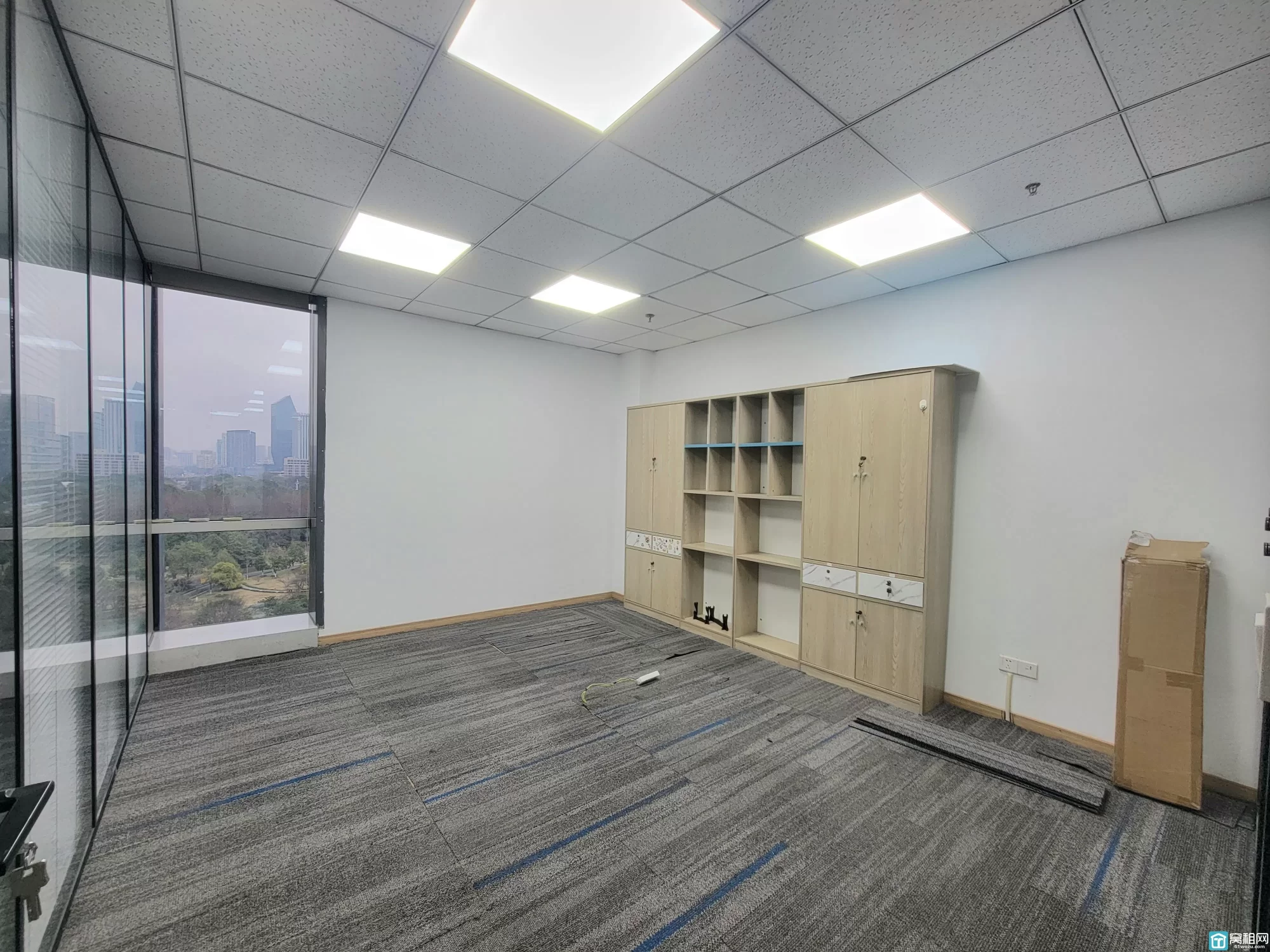 南部商务区•奥克斯大厦建筑面积：约205平朝向鄞州公园月租金：9300元/月