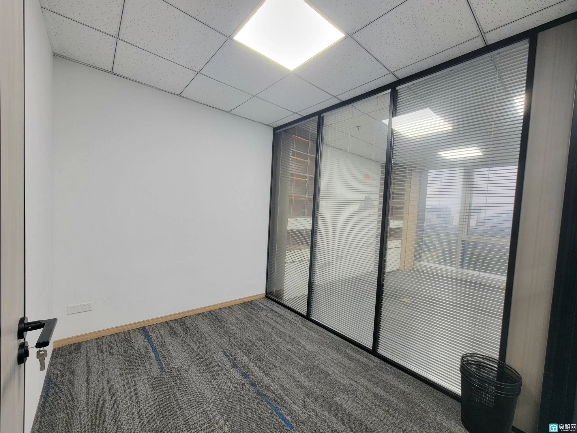 南部商务区•奥克斯大厦建筑面积：约205平朝向鄞州公园月租金：9300元/月