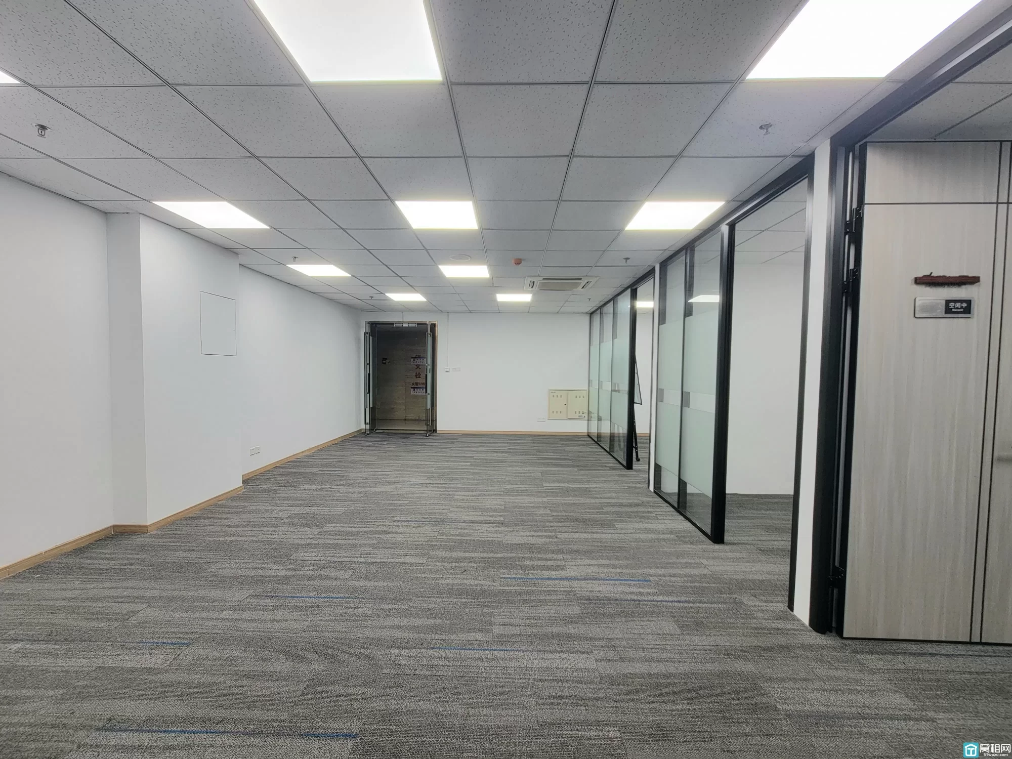 南部商务区•奥克斯大厦建筑面积：约205平朝向鄞州公园月租金：9300元/月