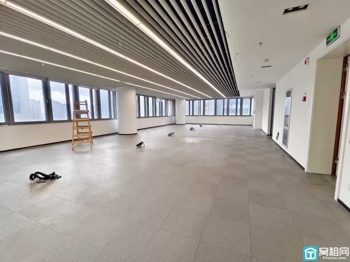 房东直租鄞州区CBD南商地铁口永强大厦整层办公1248平