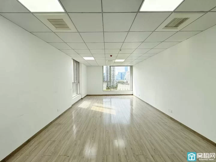 宁波高新区通途路商圈前程国际100平东南朝向，双面采光，价格4600元/月