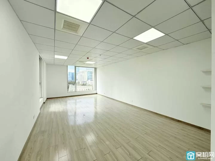 宁波高新区通途路商圈前程国际100平东南朝向，双面采光，价格4600元/月