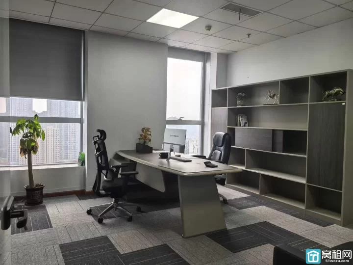 宁波鄞州万达旁写字楼出租慧和大厦电梯口，精装248平，朝南，带5隔间