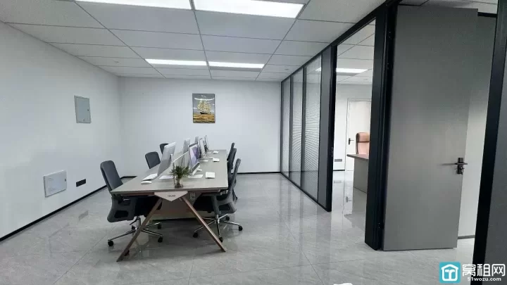 鄞州区和丰广场对面供销大厦105平 朝南～两隔间，带家具～拎包办公