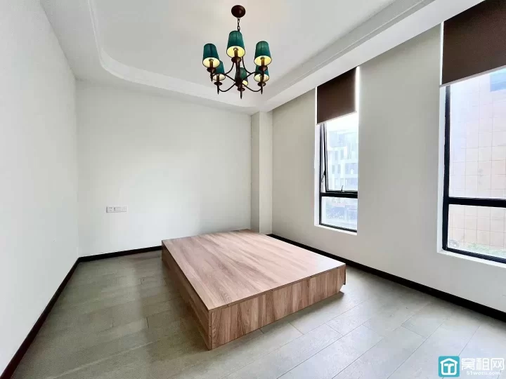 宁波海曙区富港电商城整层497平，独立空调，独立卫生间，大阳台出租