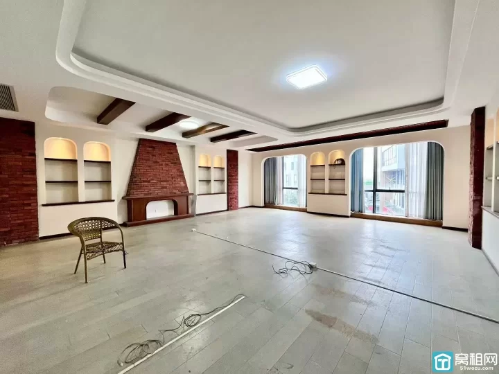 宁波海曙区富港电商城整层497平，独立空调，独立卫生间，大阳台出租