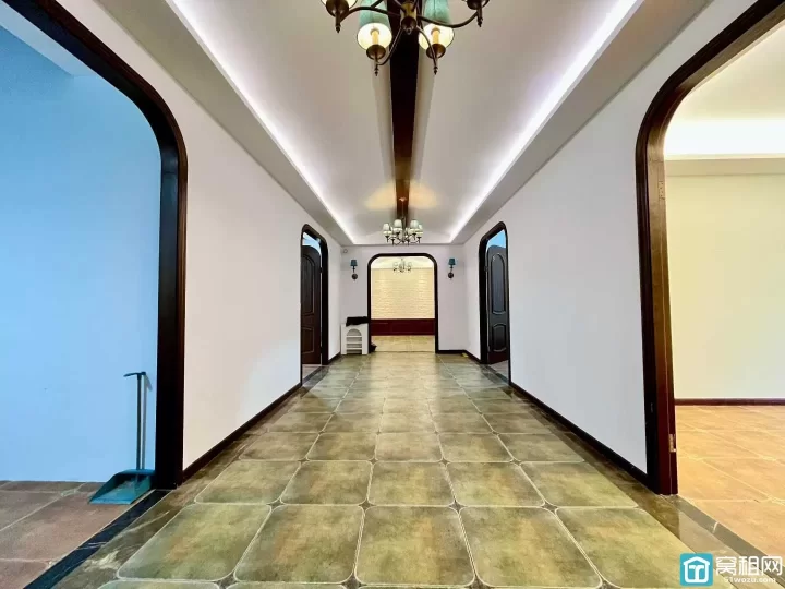 宁波海曙区富港电商城整层497平，独立空调，独立卫生间，大阳台出租