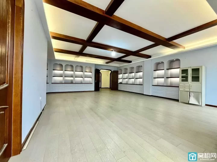 宁波海曙区富港电商城整层497平，独立空调，独立卫生间，大阳台出租