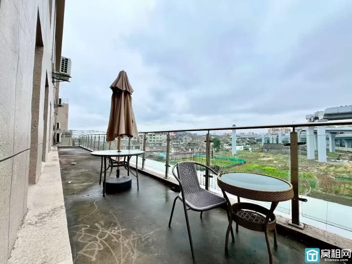 宁波海曙区富港电商城整层497平，独立空调，独立卫生间，大阳台出租