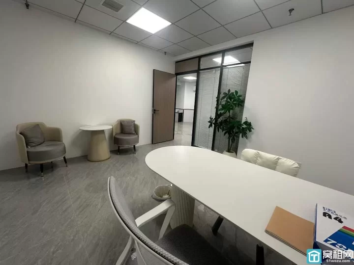 海曙区天一商圈药行街都市仁和大厦105平，2隔间，双面采光，带家具