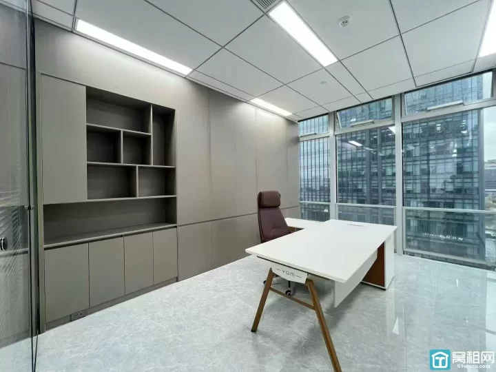 宁波鄞州区中国铁建大厦 西南朝向写字楼318平 带全套家具出租16500元/月