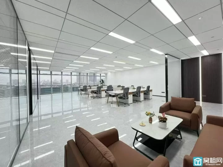 宁波鄞州区中国铁建大厦 西南朝向写字楼318平 带全套家具出租16500元/月