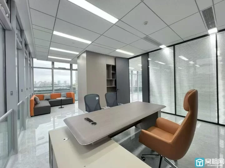 宁波鄞州区中国铁建大厦 西南朝向写字楼318平 带全套家具出租16500元/月