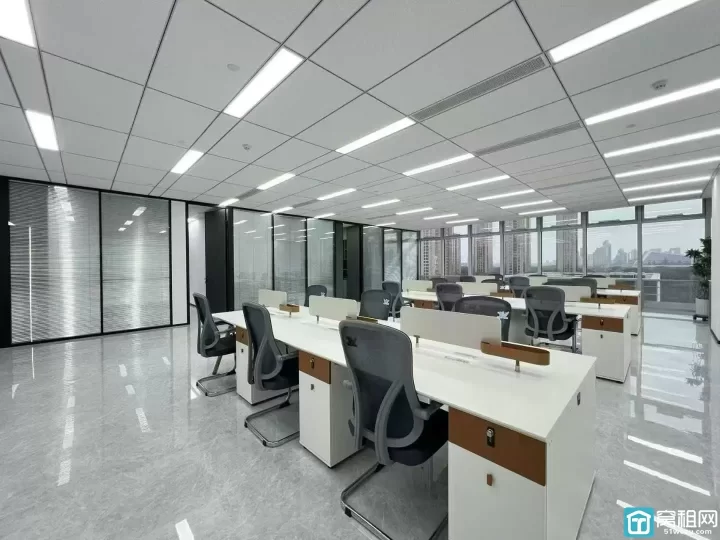 宁波鄞州区中国铁建大厦 西南朝向写字楼318平 带全套家具出租16500元/月