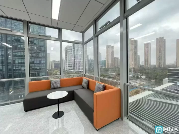 宁波鄞州区中国铁建大厦 西南朝向写字楼318平 带全套家具出租16500元/月