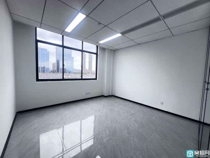 556park63平朝向：北装修：精装1隔间  价格：2580元/月