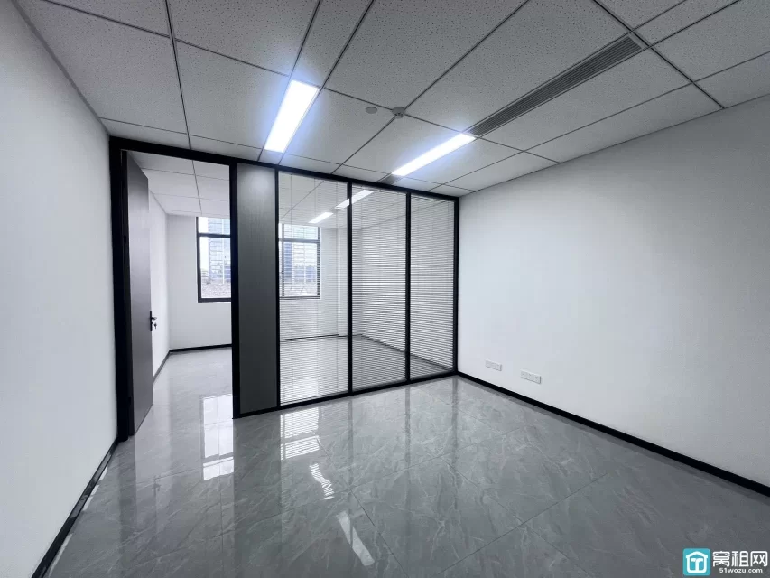 556park63平朝向：北装修：精装1隔间  价格：2580元/月