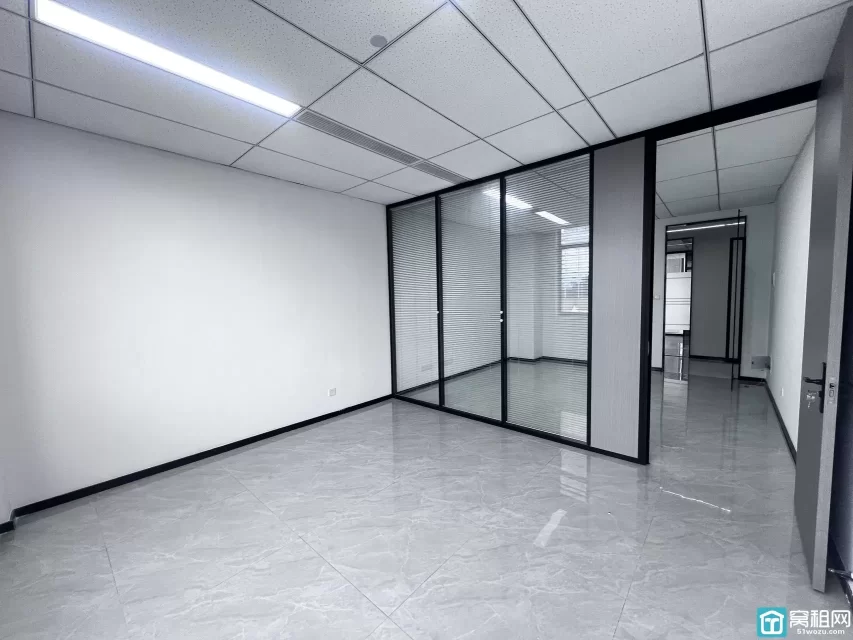 556park63平朝向：北装修：精装1隔间  价格：2580元/月