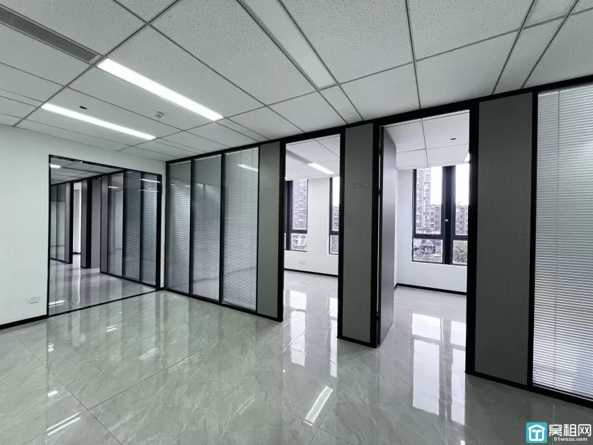 鄞州万达附近556PARK大厦440平米精装修办公楼出租