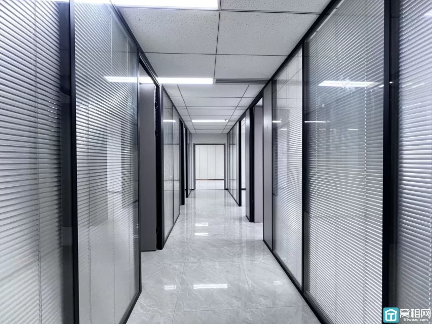 鄞州万达附近556PARK大厦440平米精装修办公楼出租