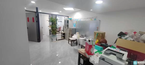 宁波海曙写字楼中农信大厦江景房98平带全套家具两个隔间租金4000每月