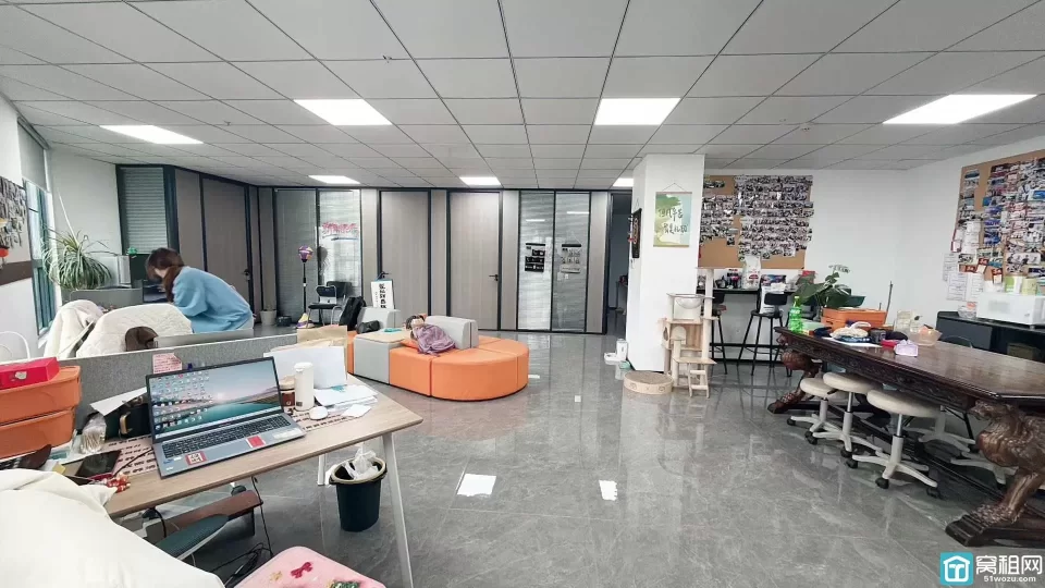 宁波市海曙区 银亿时代广场大厦出租 地铁二号线出口 300平 全新精装修