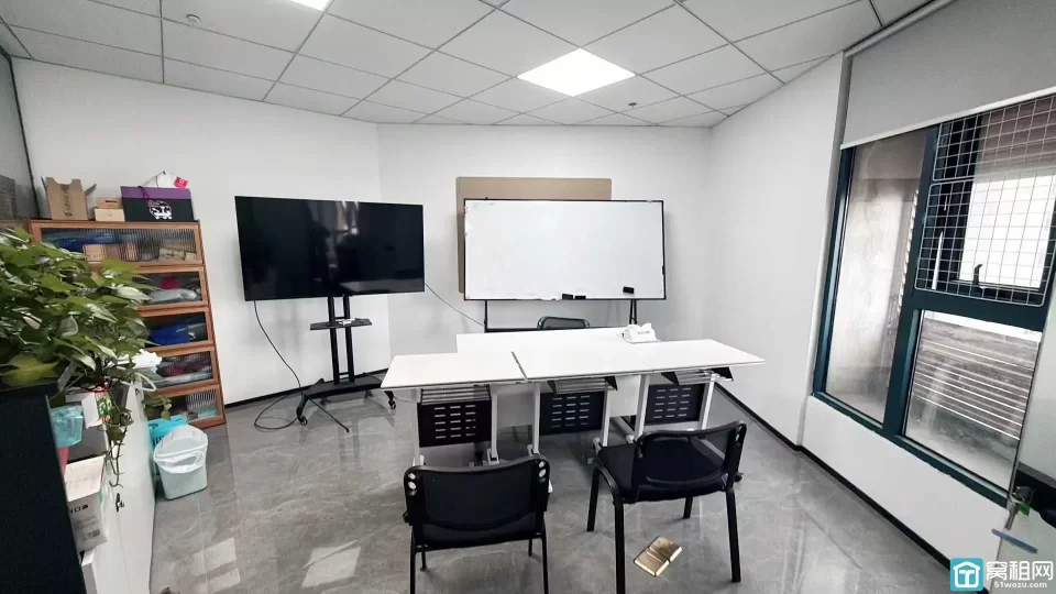 宁波市海曙区 银亿时代广场大厦出租 地铁二号线出口 300平 全新精装修