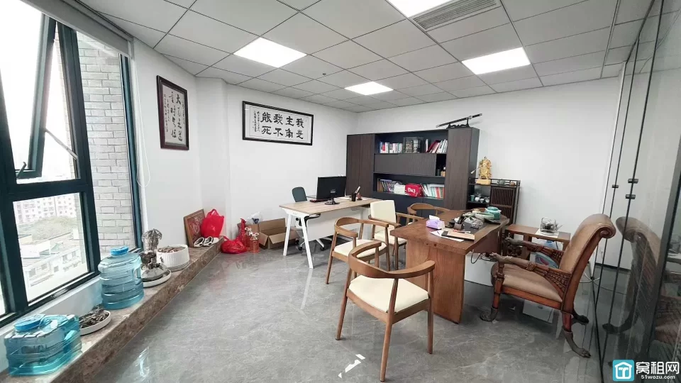 宁波市海曙区 银亿时代广场大厦出租 地铁二号线出口 300平 全新精装修