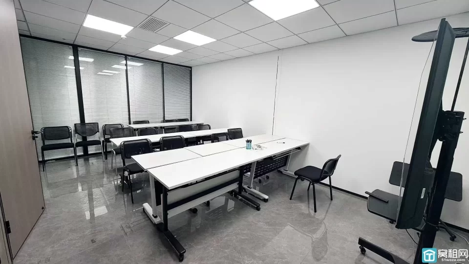 宁波市海曙区 银亿时代广场大厦出租 地铁二号线出口 300平 全新精装修