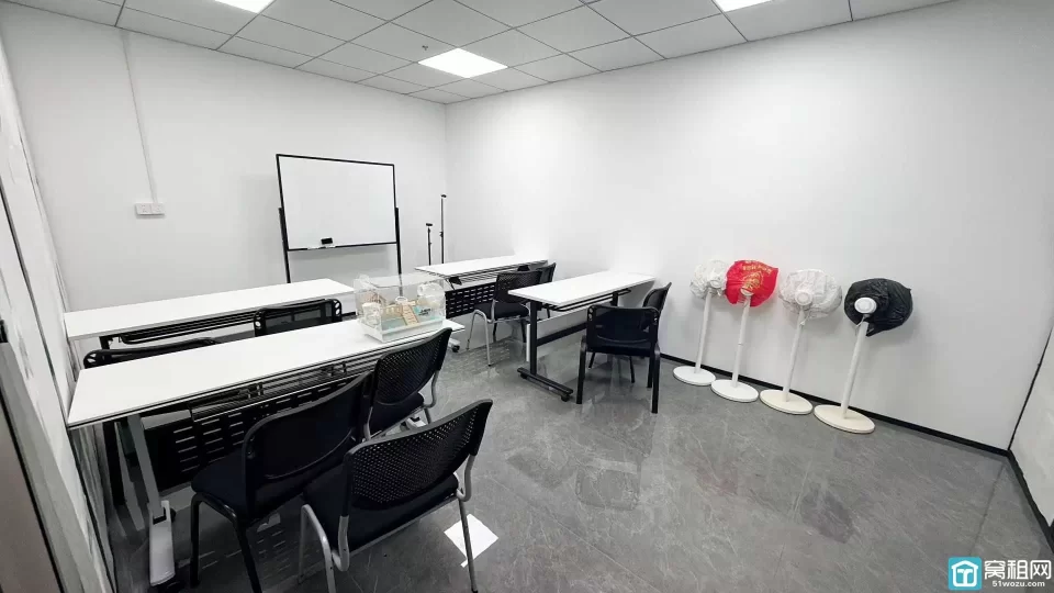 宁波市海曙区 银亿时代广场大厦出租 地铁二号线出口 300平 全新精装修