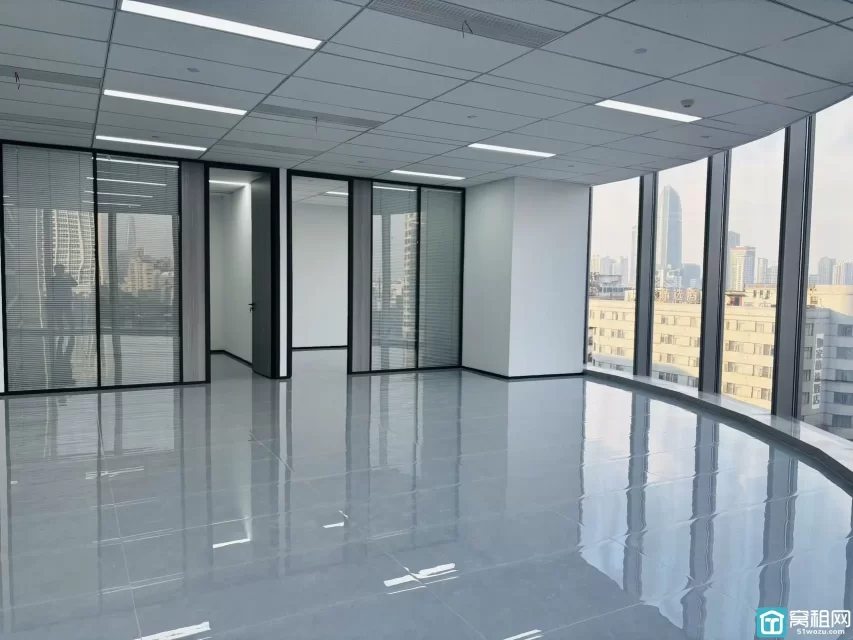 新世界宁云中心出租 建筑面积：283.51平 格局：4+1（可调整） 租金：2.2元每平每月