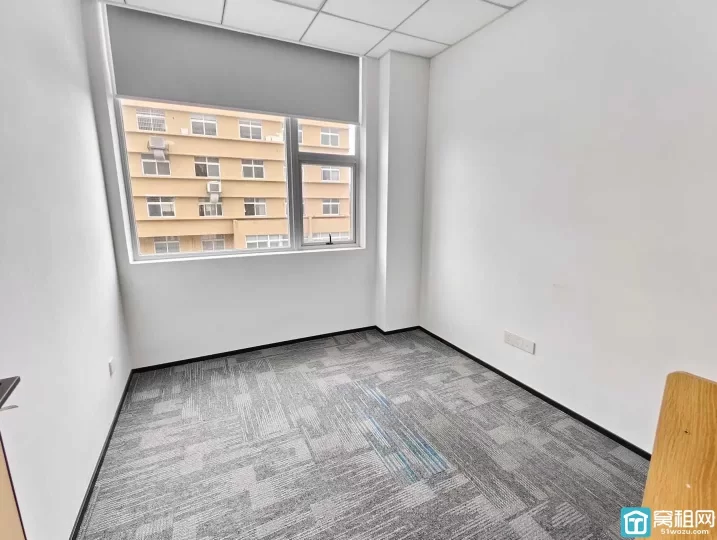 海曙段塘电商园区写字楼86平 两隔间朝北 带全套家具