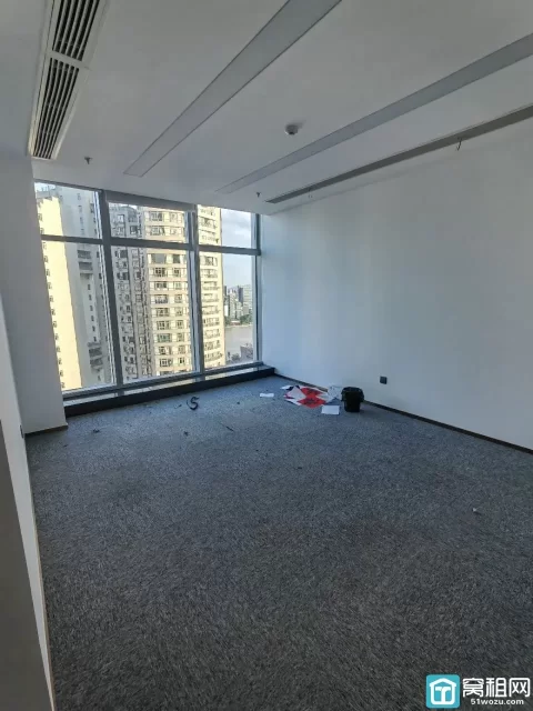 宁波江北核心区域绿地中心出租242平，单价2元/平米/天