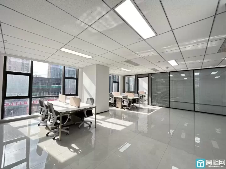 高新区芯瑞创新中心，236平朝南，有上下水，欢迎咨询带看