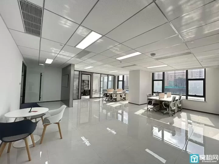 高新区芯瑞创新中心，236平朝南，有上下水，欢迎咨询带看